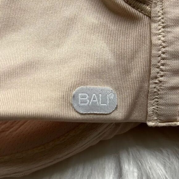 Bali Underwire Cup Back Center Belt Bra Nude Size 42D - Picture 7 of 7